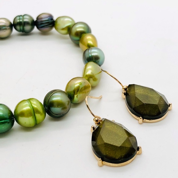 Vintage Green Pearl Bracelet & Earrings - Picture 8 of 10